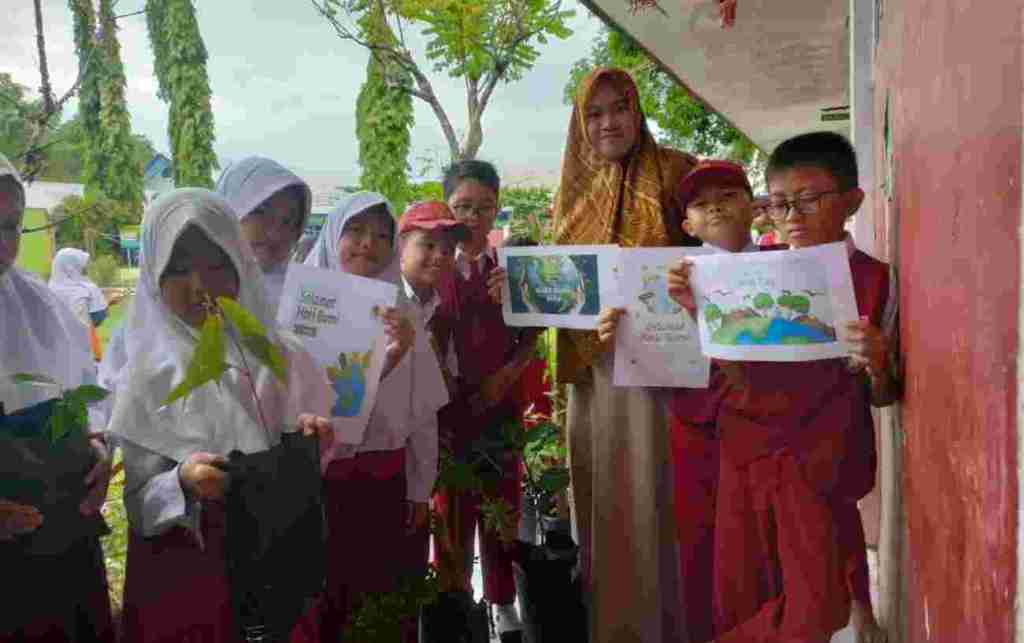 Begini Cara SDN Borong dan SDN Parinring Makassar Rayakan Hari Bumi 2024