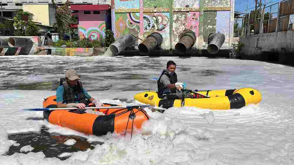 Memprihatinkan, Sungai di Mulyorejo hingga Kalidami Kembali Berbusa