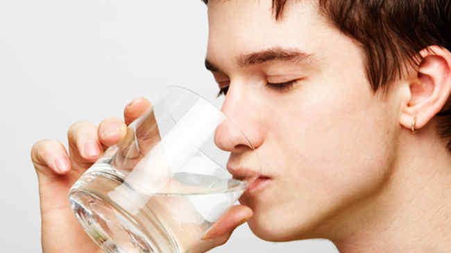 Jutaan Orang Terkena Dampak Air Minum yang Terlalu&nbsp;Hangat?