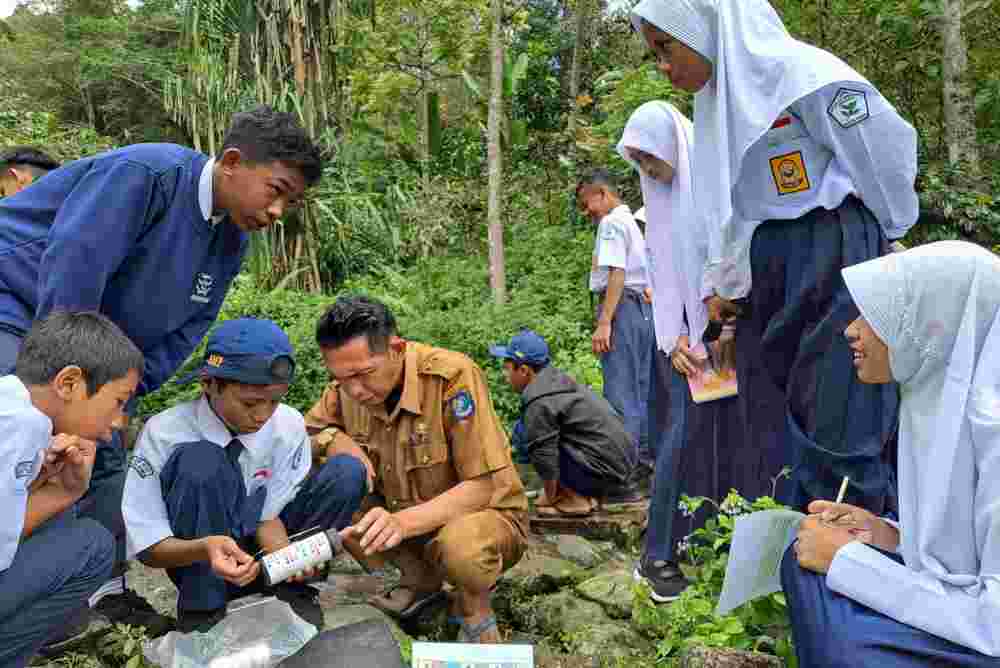SMPN Satap 13 Bulukumba Pantau Kualitas Air Danau Lurayya, Desa&nbsp;Kahayya
