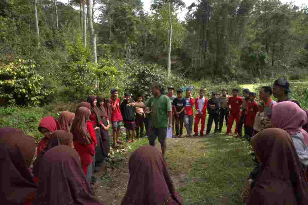 SMPN Satap 13 Bulukumba Jadikan Danau Lurayya sebagai Laboratorium Alam